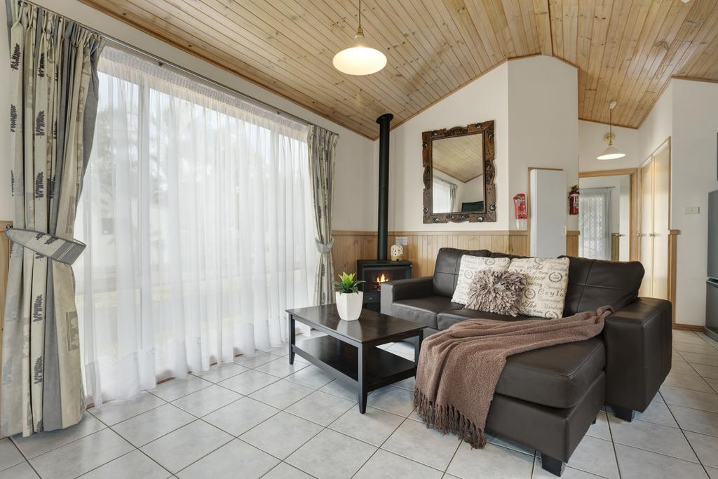 Seven Mile Beach Holiday Park جيروا الغرفة الصورة
