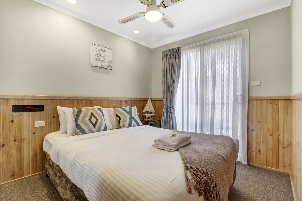 Seven Mile Beach Holiday Park جيروا الغرفة الصورة